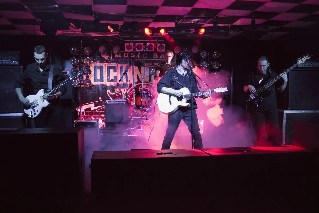Россия рок версия. Rock n Rolla Новомосковск. Новомосковск рок группы. Рок бар Оренбург. Экрин рок.