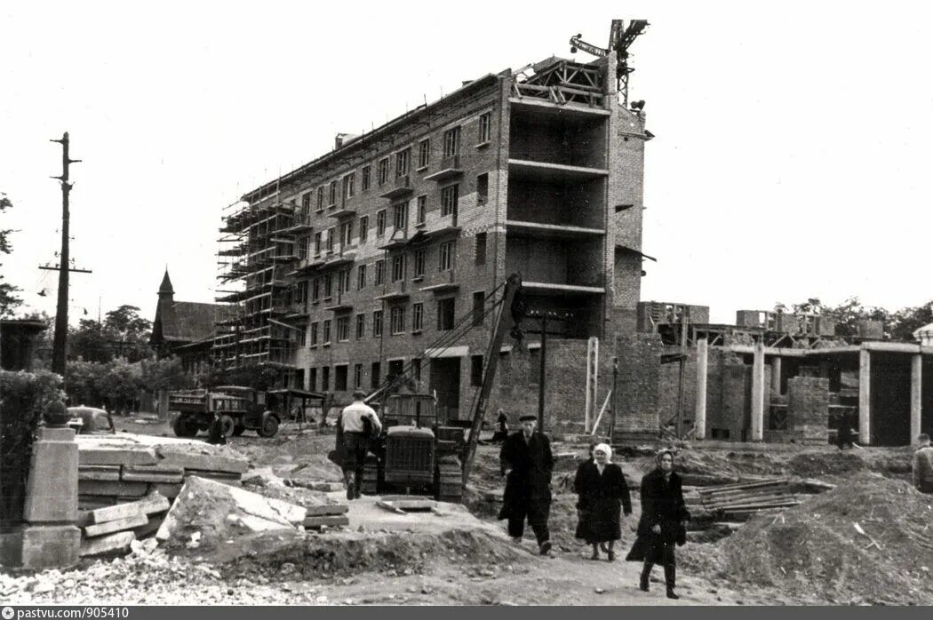 Орджоникидзе 8 балашиха. Металлургов 10 череповец. Пл дзержинского 1 омск. Старый город балашиха. Черкесск старые фото.