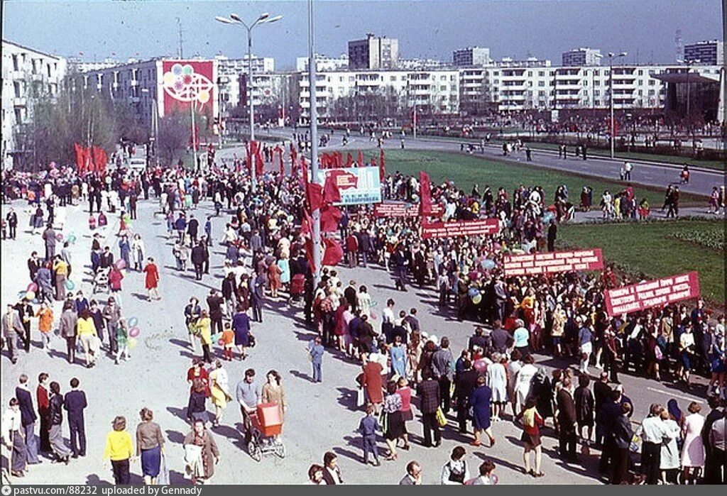 1 мая 2001. 1 Мая 1977. Зеленоград на 1 мая СССР. Май 1977 года на улице.