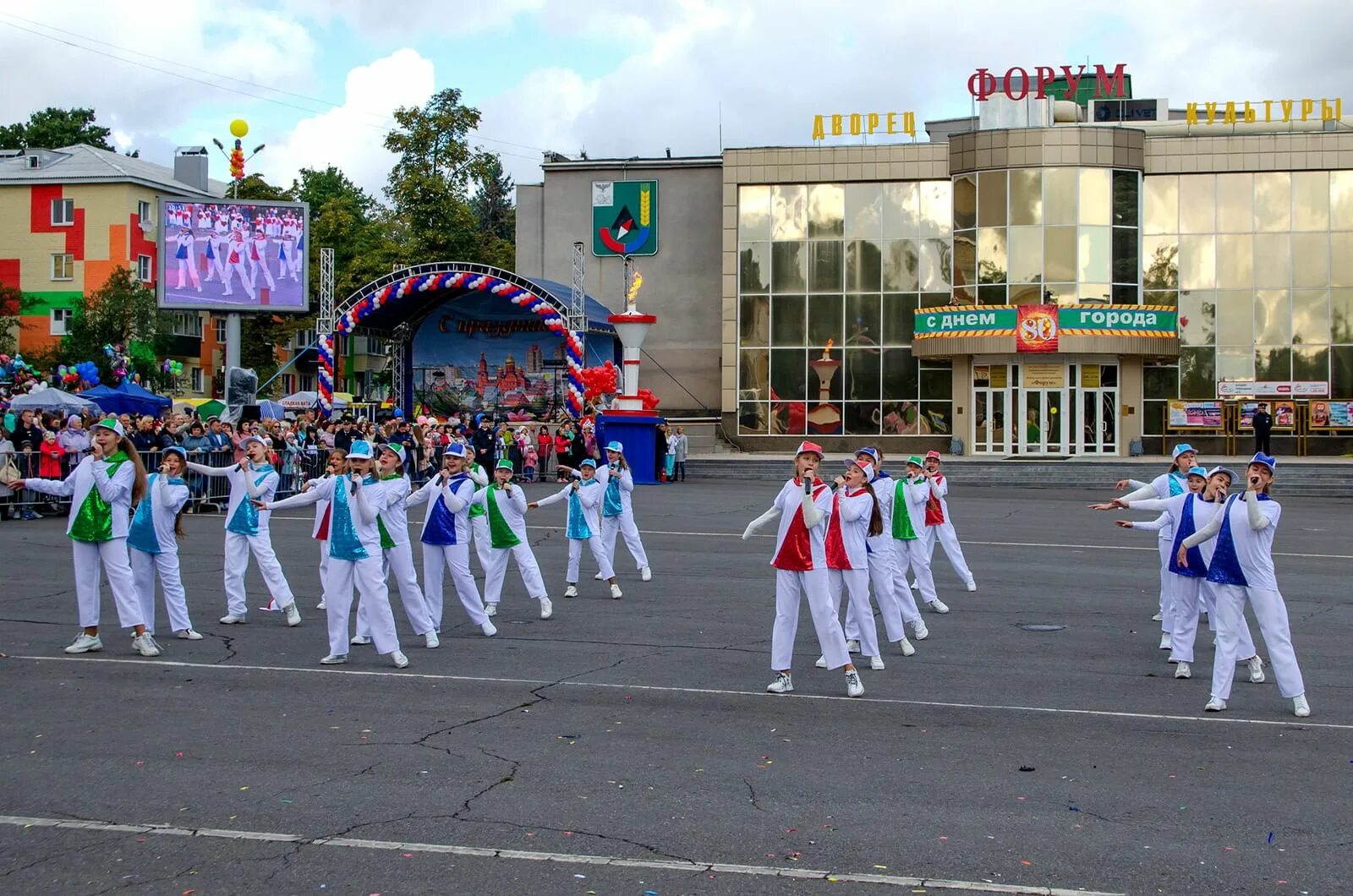 Губкин площадь Ленина. Губкин площадь города. Белгородская обл.г.Губкин день города. Центральная площадь Губкин.