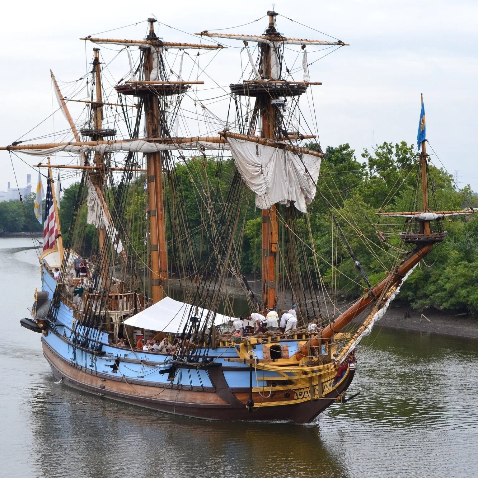 Парусный корабль l hermione. Каравелла бригантина фрегат. Галиот корабль парусный. Парусник сантисима тринидад. Парусник барк крузенштерн.