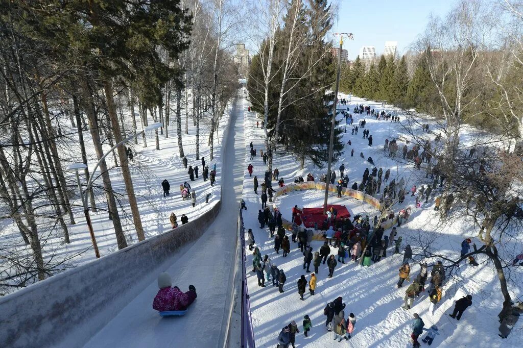 Екатеринбург парки зимой. Парк Маяковского Екатеринбург горка 2022. Парк Маяковского Екатеринбург горка 2021. Горка в ЦПКИО Екатеринбург. Тинькофф горка Екатеринбург парк Маяковского.