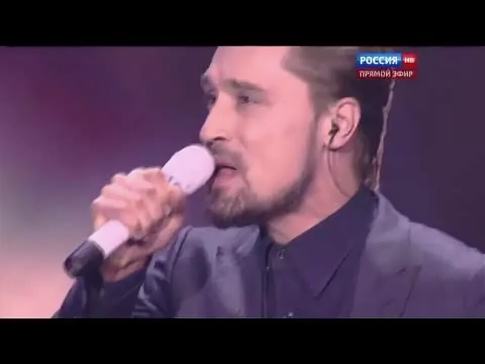 Билан тюльпаны песня. Билан в клипе белые розы. Билан тюльпаны песня. Билан новая волна. Песня билана на новой волне.