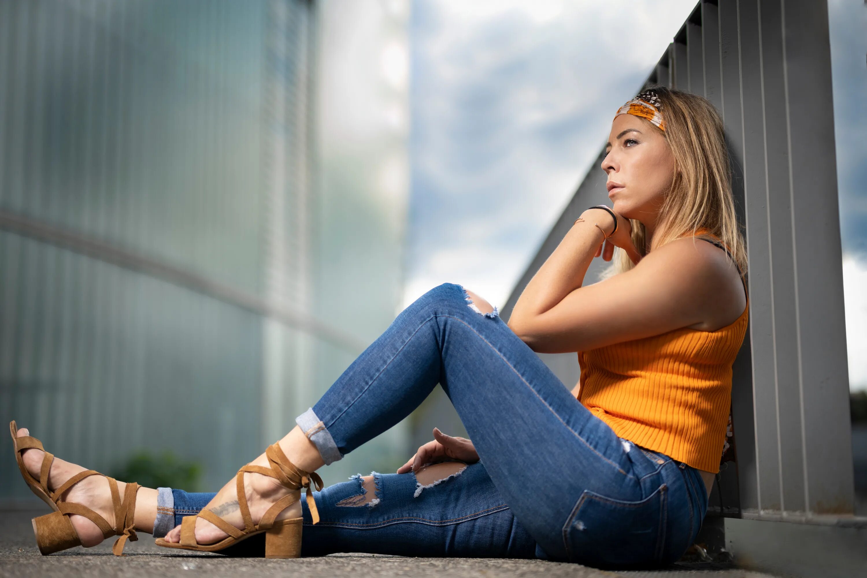 Download wallpaper look, girl, jeans, cap, shirt, section girls in resolution 46