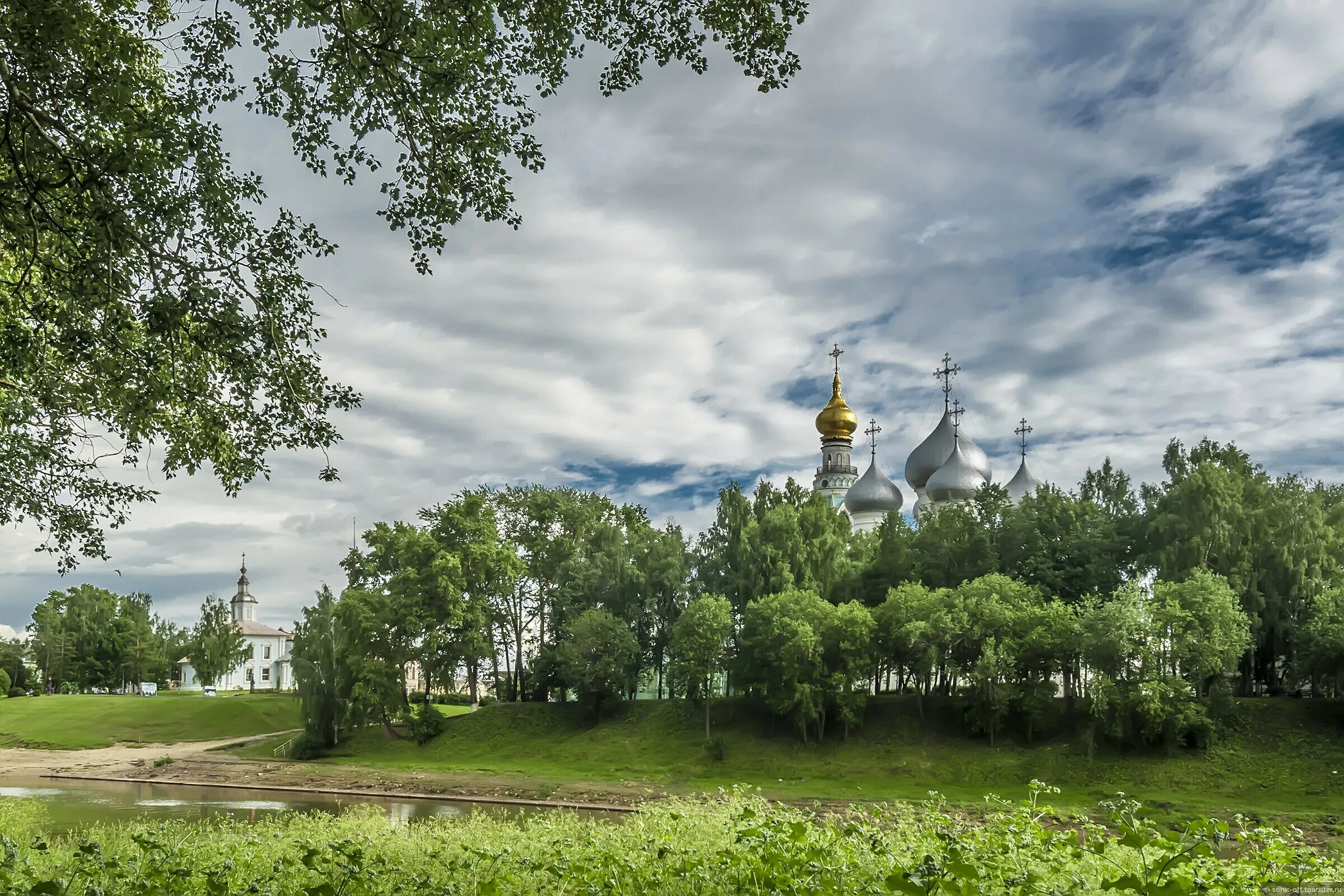 Вологда окрестности. Сквер 825 летия Вологды. Вологда природа. Вологда достопримечательности летом. Вологда природные достопримечательности.