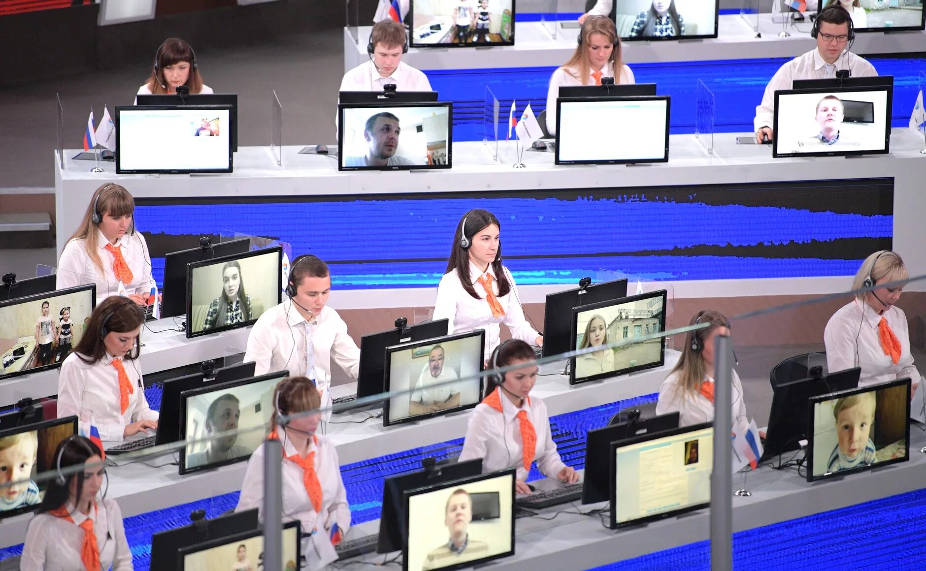 Горячая линия путина номер. Сотовый путина. Номер телефона путина владимира. Номер горячей линии президента россии. Номер телефона путина владимира.