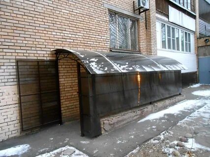 Козырек над входом в подвал