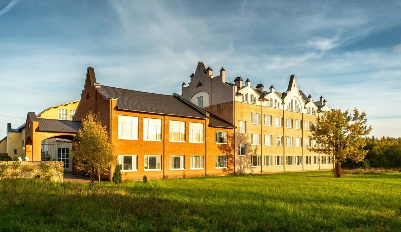 Гостиница уют лапшинка. Парк отель огниково истринский район. Современная база отдыха. Диамант домодедово. Отель царь град серпухов.