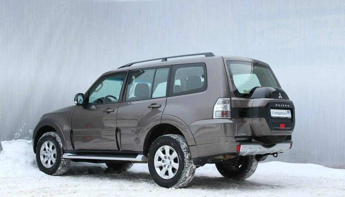 Mitsubishi pajero объем. Мицубиси Паджеро 2015. Митсубиси Паджеро 2015г. Паджеро 4 2015. Паджеро 4 2015г.