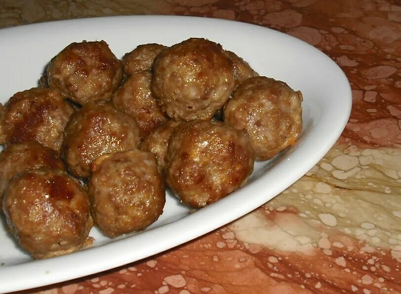 Что можно приготовить в мультиварке из фарша. Блюдо из фарша приготовленное в мультиварке. Что можно приготовить в мультиварке из фарша. Картошка с котлетами в мультиварке. Голубцы ленивые с капустой и фаршем в мультиварке.