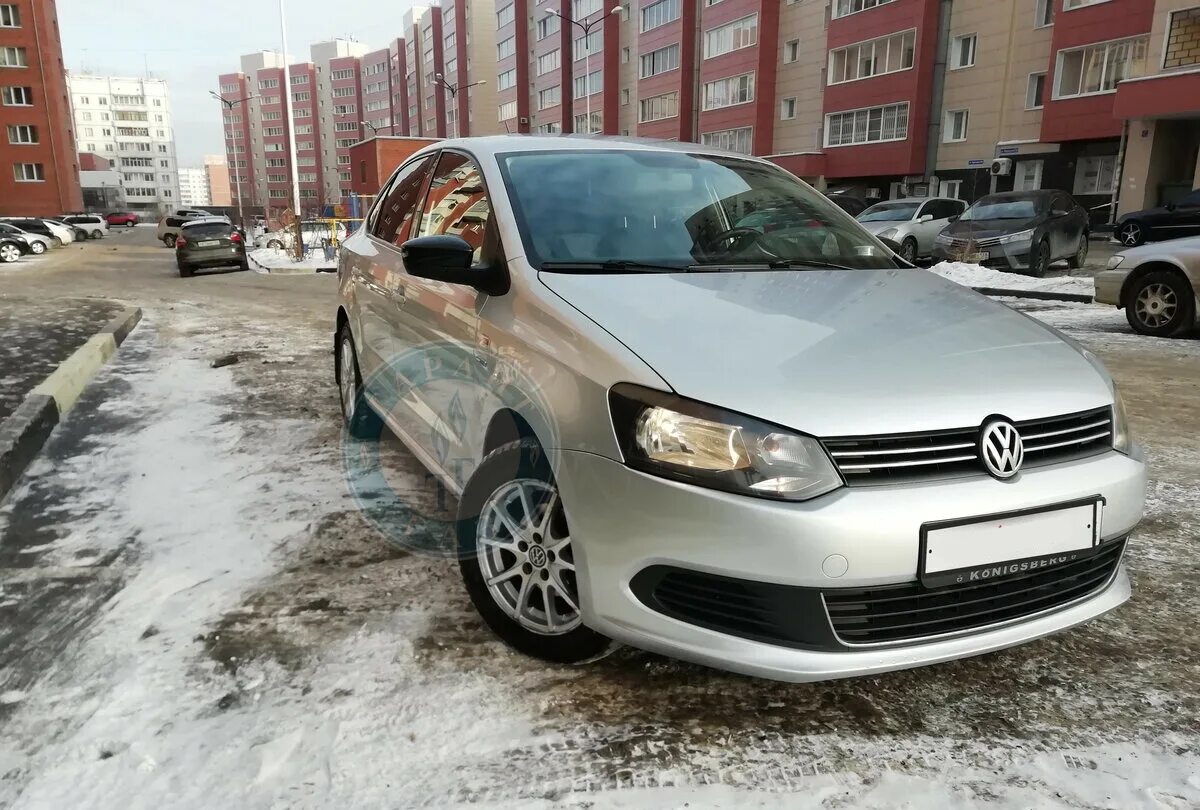 Купить фольксваген поло автомат. Volkswagen Polo 2014 года. Volkswagen Polo 201е 1.6 at 105 серебристый. Volkswagen Polo v 1.6 at (105 л.с.) серебристый с пробегом. Фольксваген поло 2014 года авто ру.