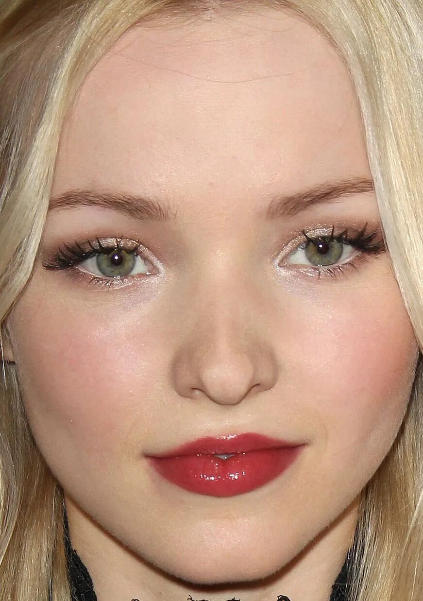 Очень светлые губы. Дав камерон макияж. dove cameron макияж. дав камерон губы. dove cameron без макияжа.