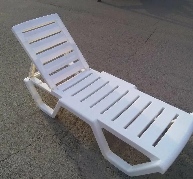 Шезлонг пласт. Шезлонг складной goodhome zrl007. Шезлонг алеана бриз шоколад. Эп 013501. Шезлонг декатлон.