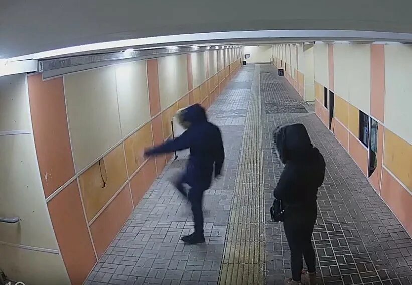 Скрытые камеры в подземном переходе