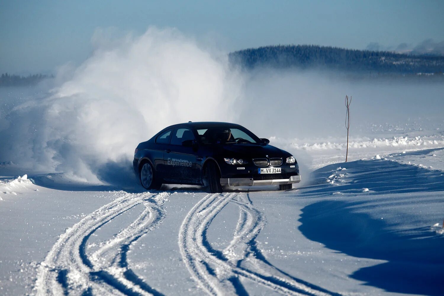 Drifting snow. БМВ е60 зимний дрифт. BMW m4 зима Drift. BMW e36 Winter Drift. Машина зимой.
