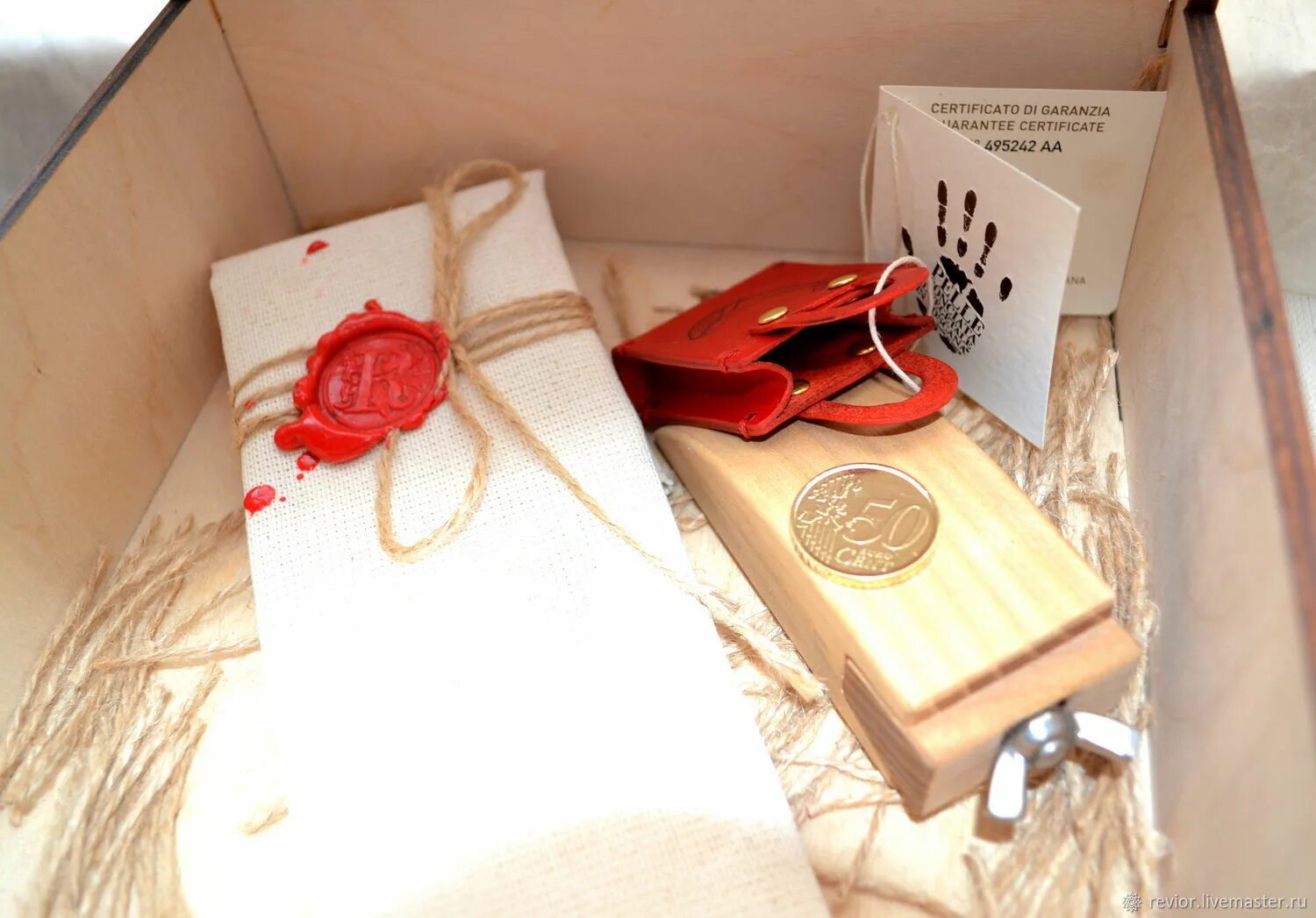 Gift master. Красивая упаковка подарков. Подарочные наборы в магазине оптима. Красивая подарочная коробка. Упаковка коробочки для подарков.