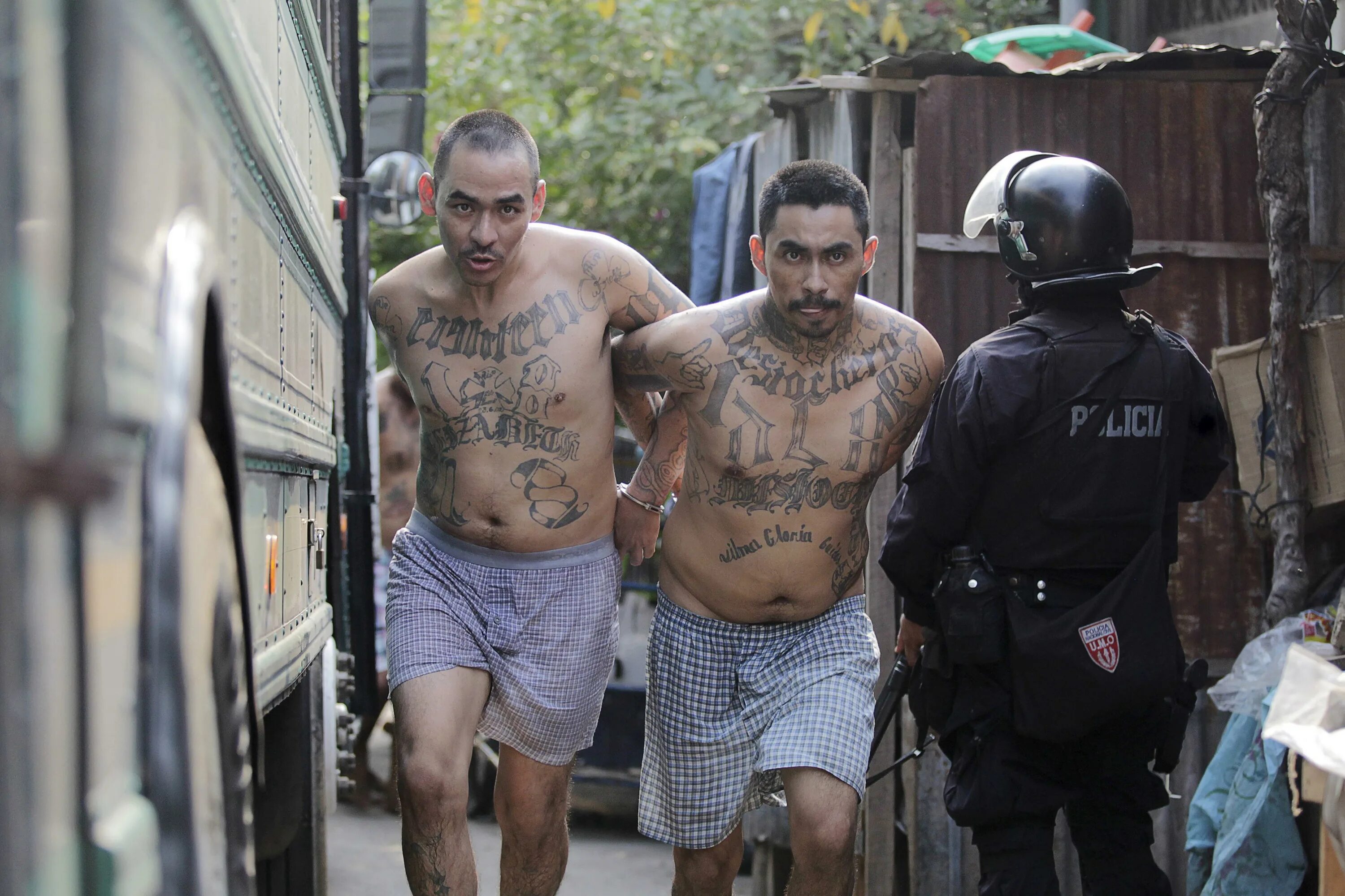 Матерый головорез из шайки 7 букв. Mara Salvatrucha в тюрьме Сан Сальвадор. Уличные группировки.