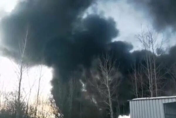 Пожар в володарском районе брянска. Пожар в брянске сегодня в володарском районе. пожар в володарке сегодня.