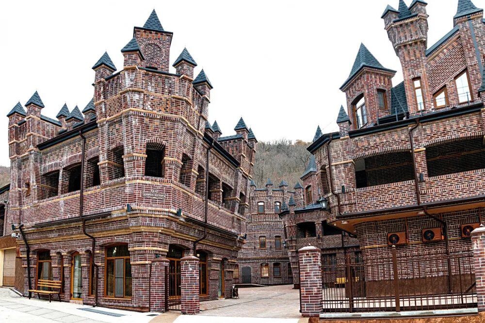 Дюрсо тауэр. Абрау-дюрсо замок отель. Абрау-дюрсо гостиница замок. Тауэр абрау дюрсо. Абрау дюрсо тауэр отель.