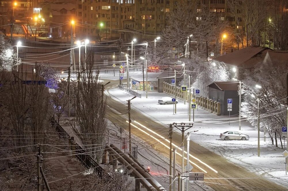Надолго в городе. Ночная Астрахань 2022. Зимняя Астрахань. Снежная Астрахань ночью. Астрахань ночью зимой.