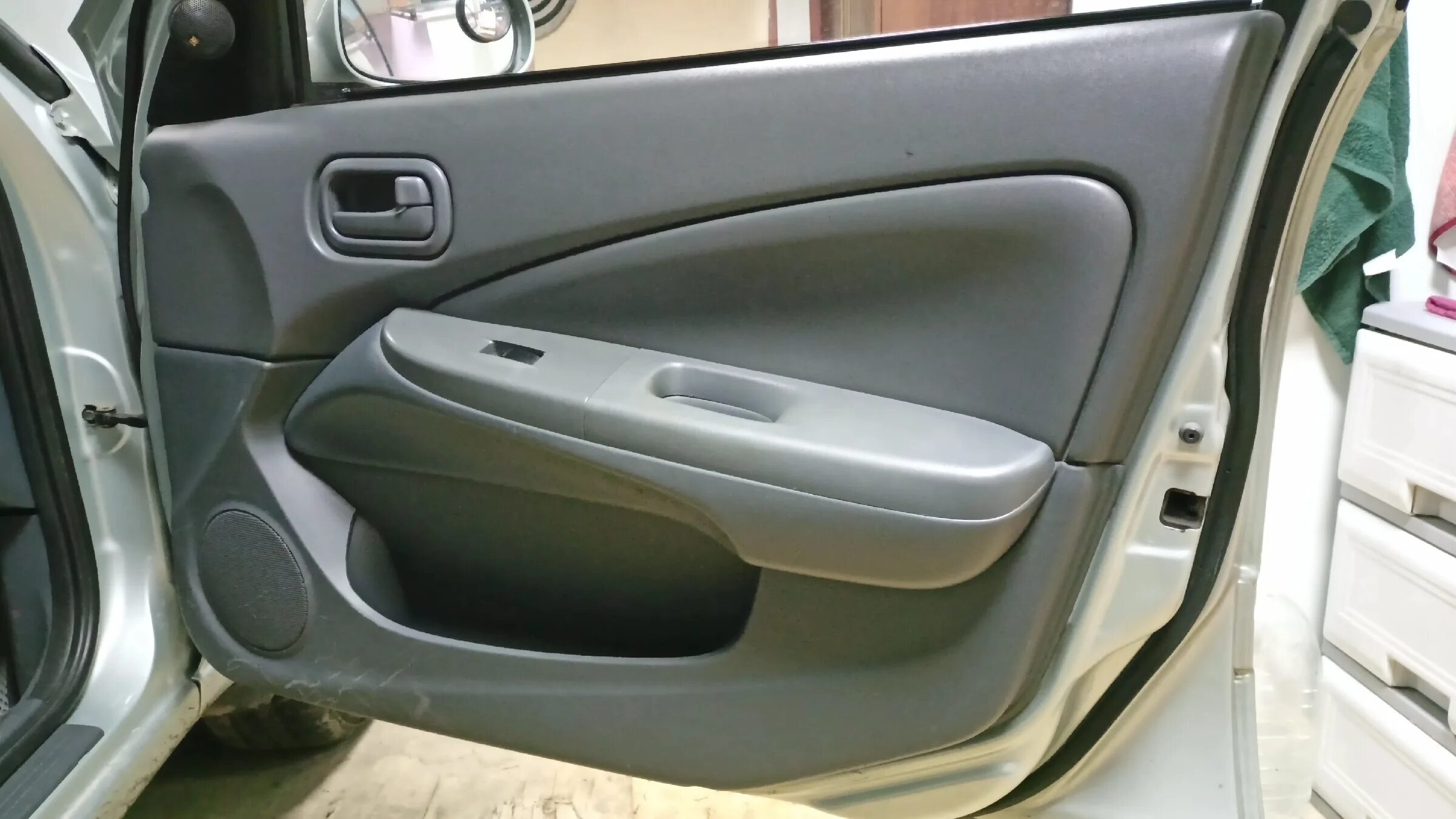 Снятие обшивки задних дверей - Nissan Almera Classic (B10), 1,6 л, 2007 года сво