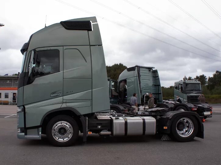 Седельный тягач вольво фш 12. Volvo FH 13 низкорамник. Volvo FH 4 сбоку. Volvo fh510. Седельный тягач Volvo rh 16 8=4.