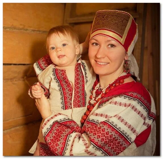 Большие русский мама. Женщина в годах в домашний обстановке. Большие русский мама. Фотосессия в русском стиле. Русские мамы в купальниках.