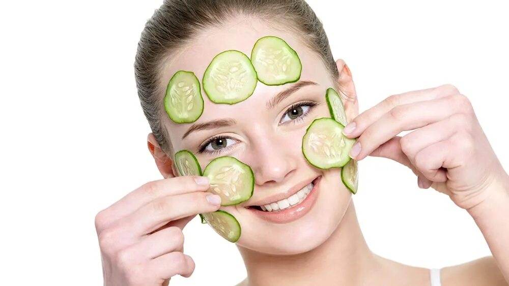 Безразличное лицо. Монахи за трапезой. Овощная маска для лица. Постная трапеза. Стрит портрет.