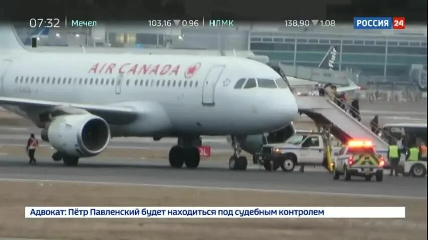 Лайнер приземлился. Самолет москва канада. Самолет чешских авиалиний. Самолет москва канада. Канада эйрлайнс.