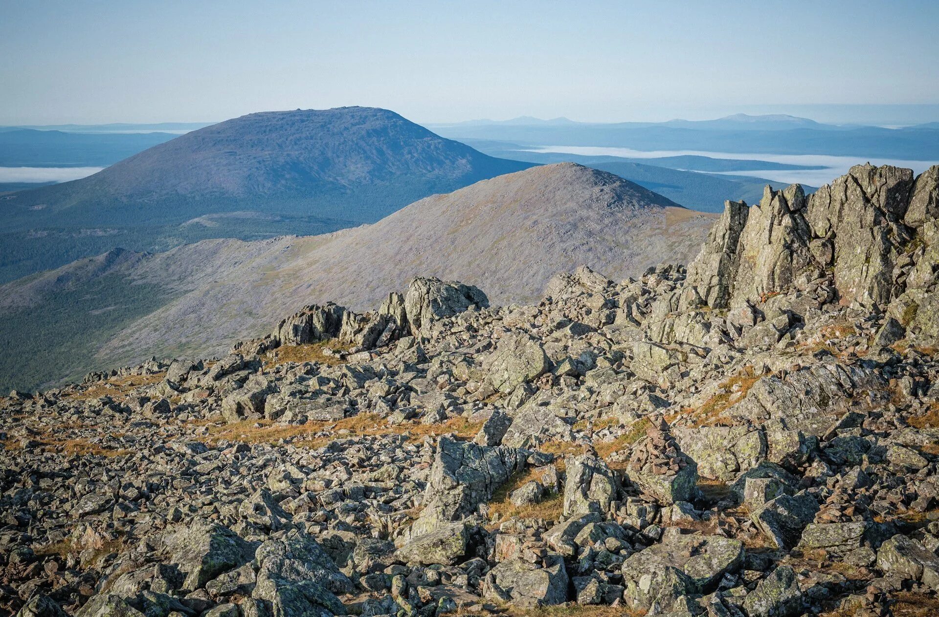 северный урал южный урал средний урал карта. граница уральских гор на севере. полярный урал географическое положение на карте. урал на карте. гора пай хой на урале.