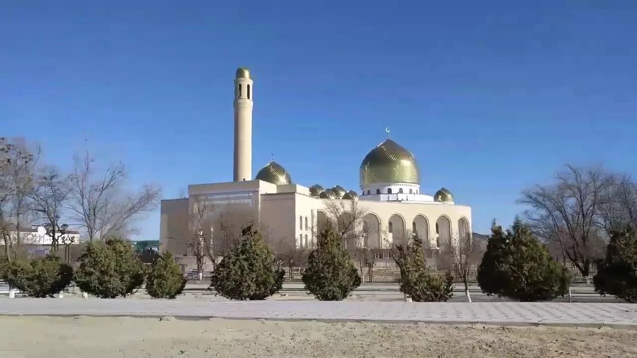 Город актау 6 микрорайон. Актау самолет. Нукус актау. Бейнеу граница дорога. Актау автобус 6.