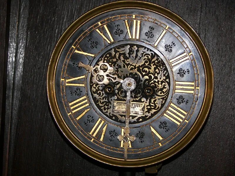 можно ли часы в дверях. настенные часы над дверью. можно ли часы в дверях. дверь часы. можно ли часы в дверях.