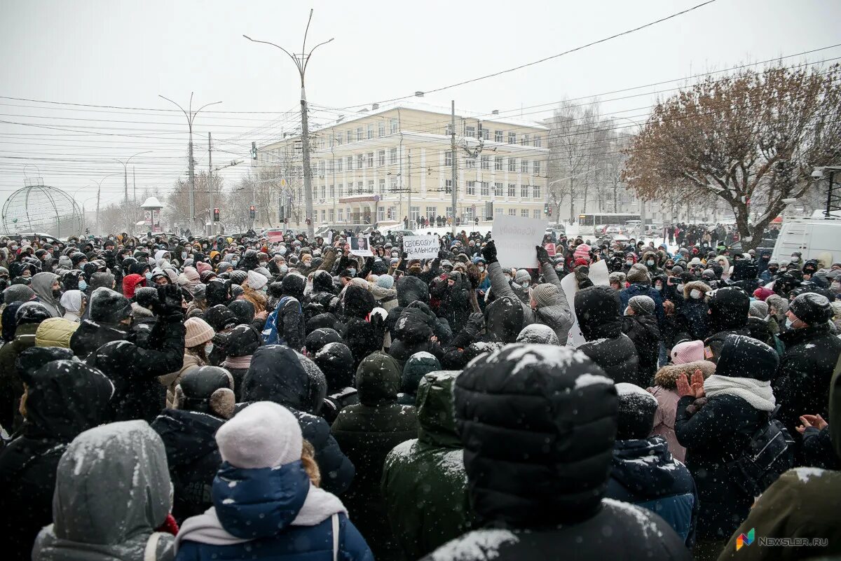 Митинг киров. Протесты в Кирове. Митинг Навального Киров. Навальный в Кирове. Митинги в Кирове против Путина.