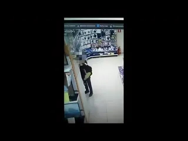 Вот воришка нажал