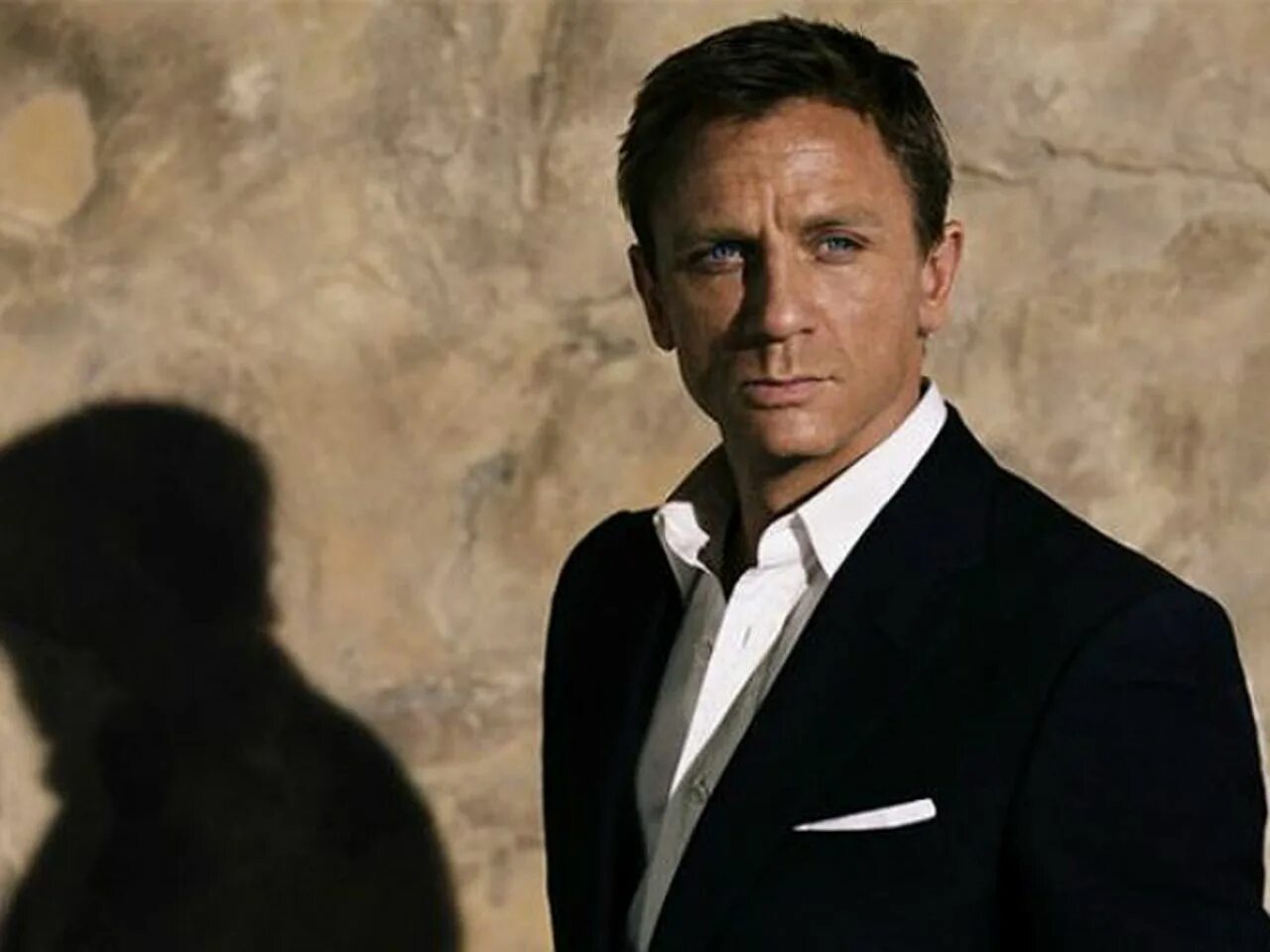 Пирс броснан агент 007 фильм. Дэниел крейг звание. Дэниел крик джеймс бонд. Джеймс бонд спектр злодей. Агент 007 дэниел крейг.