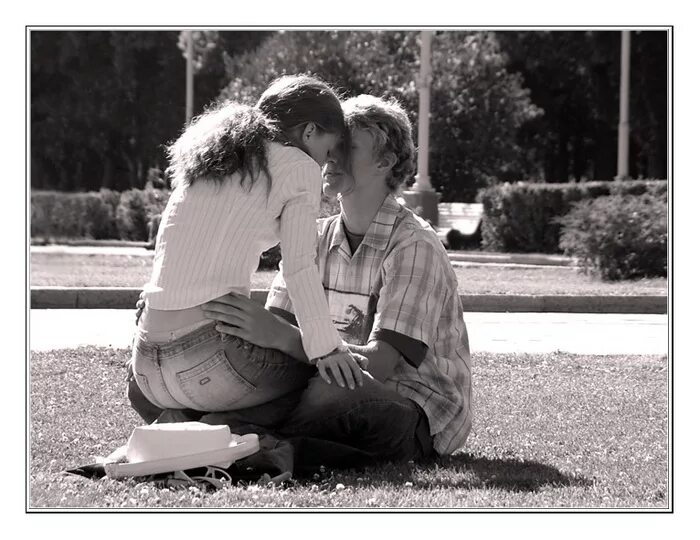 фразы из песен. цитаты про глаза из песен. когда она улыбается. я так люблю твою улыбку. твоя улыбка сводит меня с ума.