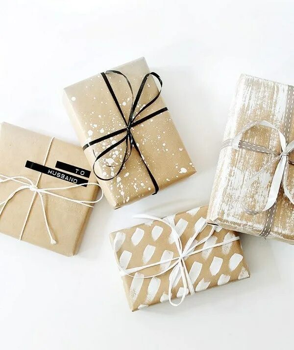 В каких магазинах упаковывают подарки. Красивая упаковка. Подарки и упаковка. Стильная упаковка подарков. Упаковка подарка в крафт бумагу.