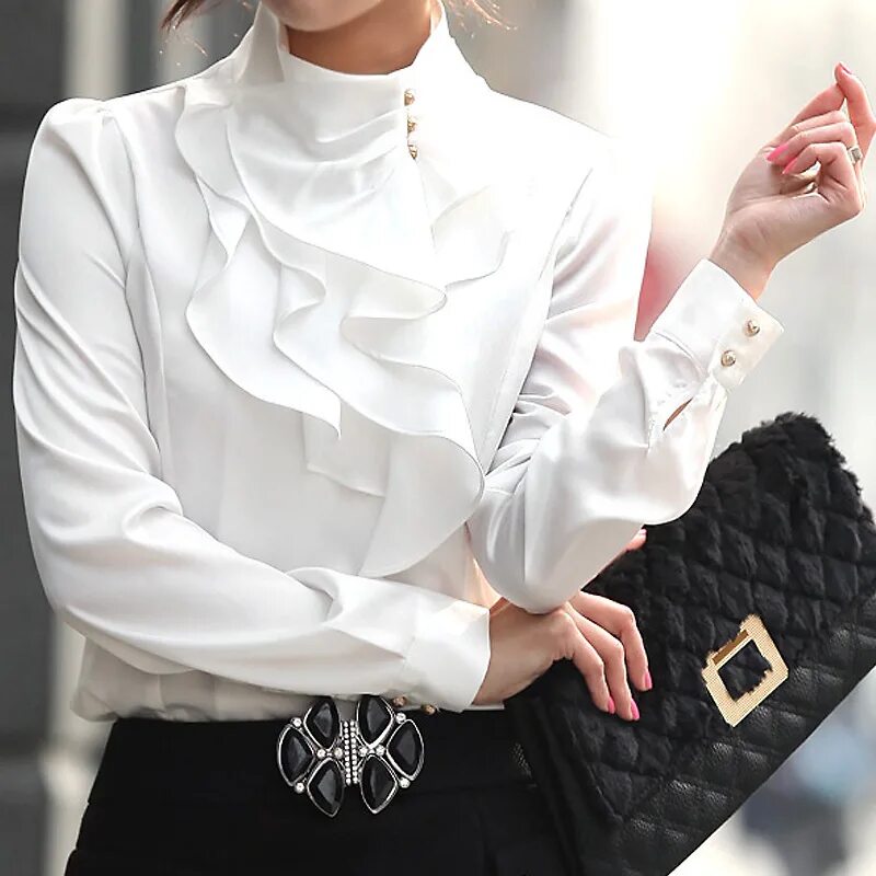 Белая блузка женская модная. Белая блузка. Элегантные блузки для девушек. Белая блузка женская модная. Белая рубашка женская.