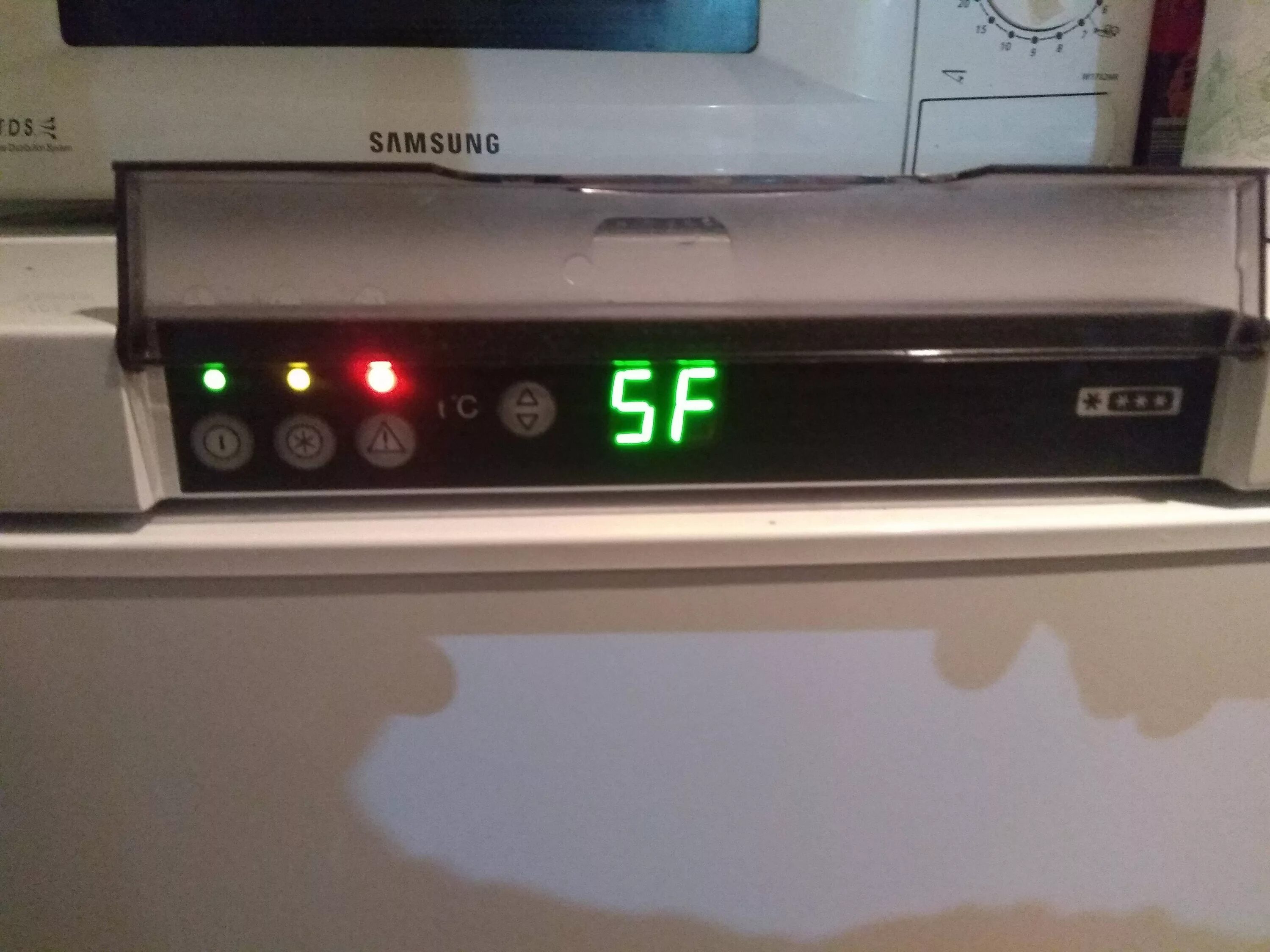 Холодильник атлант двухкамерный горит внимание. 5f холодильник Атлант. F5 холодильник Атлант резистор. Холодильник Атлант двухкамерный ошибка 5f. Атлант холодильник ошибка f2.