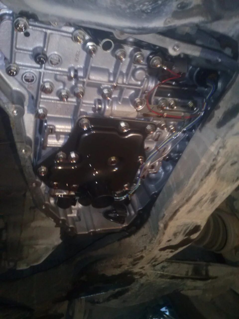 Замена сальника акпп ниссан теана j32. Замена масла ниссан теана j31. Nissan teana j32 прокладка поддона акпп пробковая. Замена масла ниссан теана j31. Nissan teana j31 поддон коробки снизу.