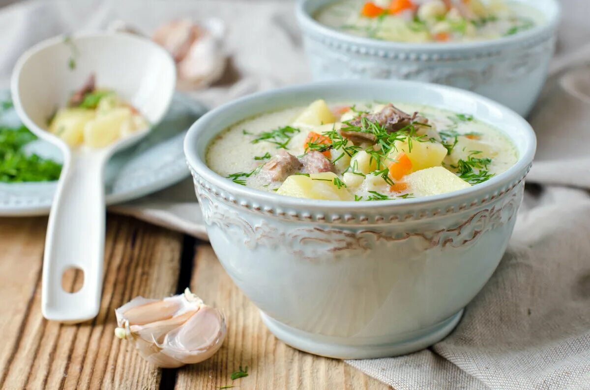 Суп из копченой курицы с плавленным сыром. Сырный суп с копченой курицей. суп с копченой курицей и плавленным сыром. суп с плавленным сыром и курицей. сырный суп из индейки.