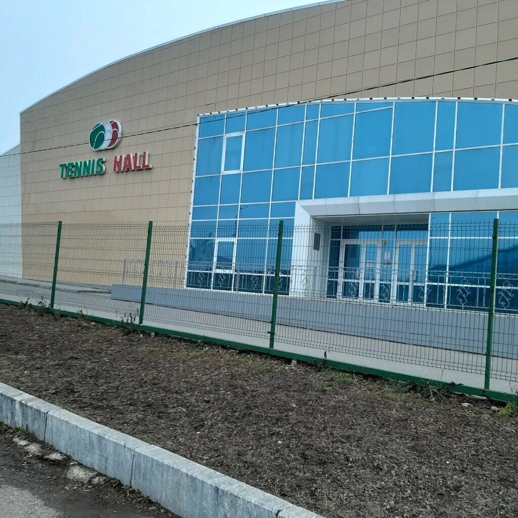 Теннисный корт лениногорск. Теннисный центр лениногорск. Теннис холл красноярск. Теннис холл красноярск. Теннис холл лениногорск.