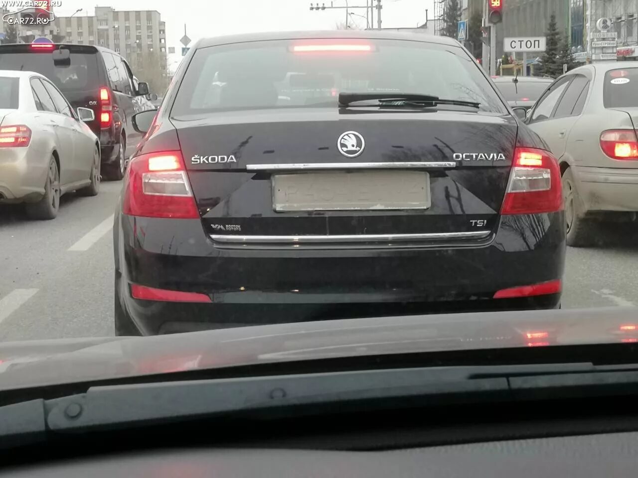 Зачем на фото автомобилей скрывают их номера