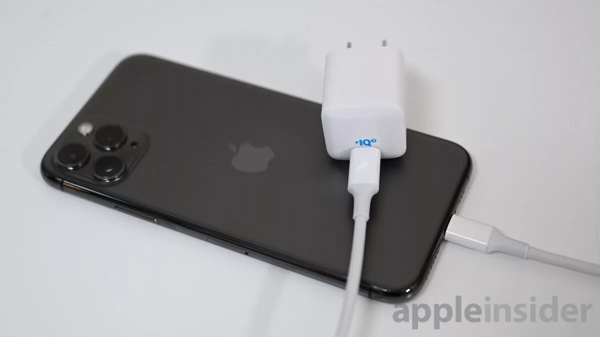 Как правильно заряжать айфон 15 про. Зарядка iphone 11 Pro. USB C iphone 11. Iphone 13 зарядка. Iphone 11 зарядка.