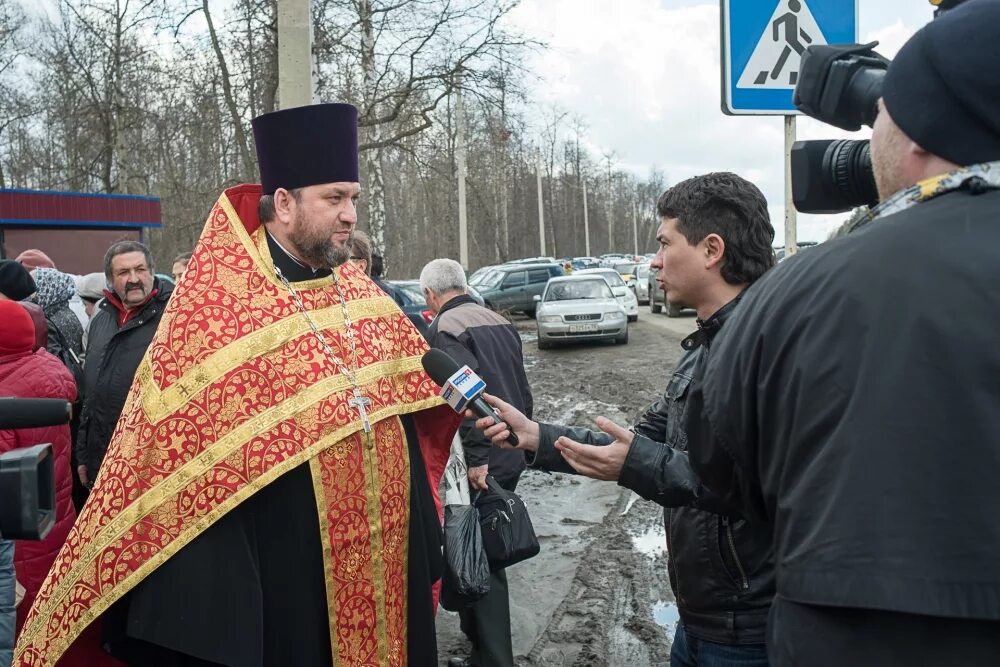 Батюшка пенза. Церковь новозападном кладбище пенза. служители храма петра и павла в пензе. храм на новозападном кладбище. кулик батюшка.