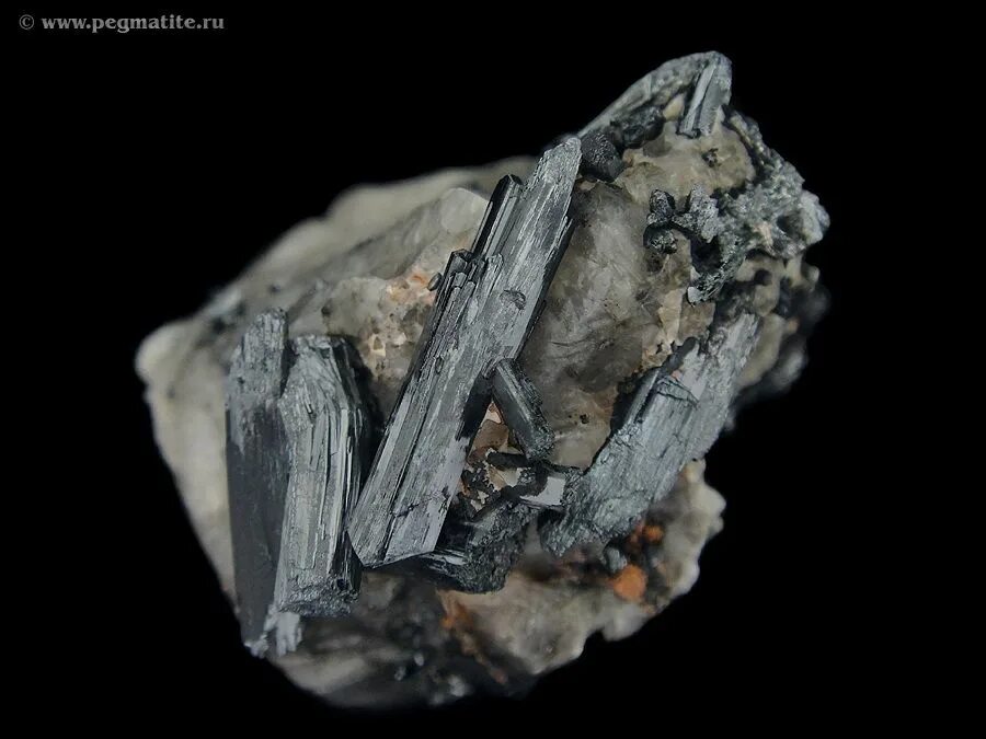 Бурая марганцевая руда манганит. Манганит фото. Горы Гарц Германия манганит.
