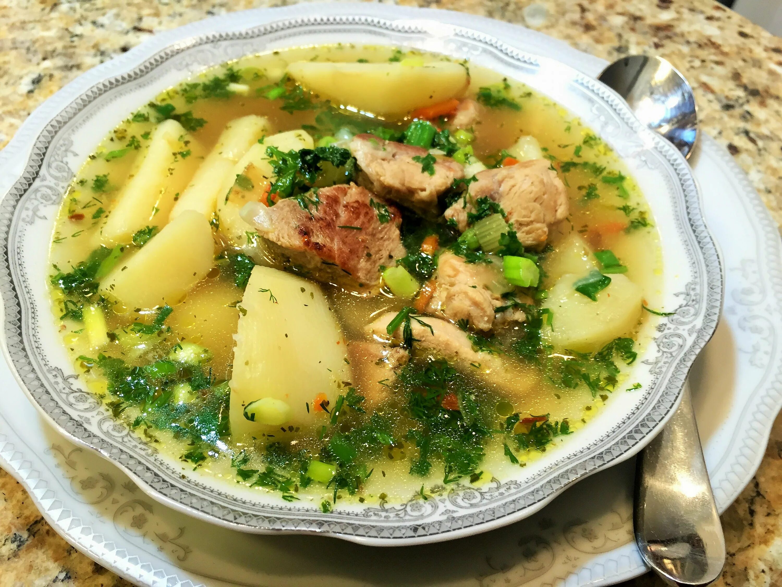 Рецепт приготовления первых блюд. Суп с мясом и картошкой. Картофельный суп с мясом. Похлебка с картошкой. Суп с говядиной и картошкой.