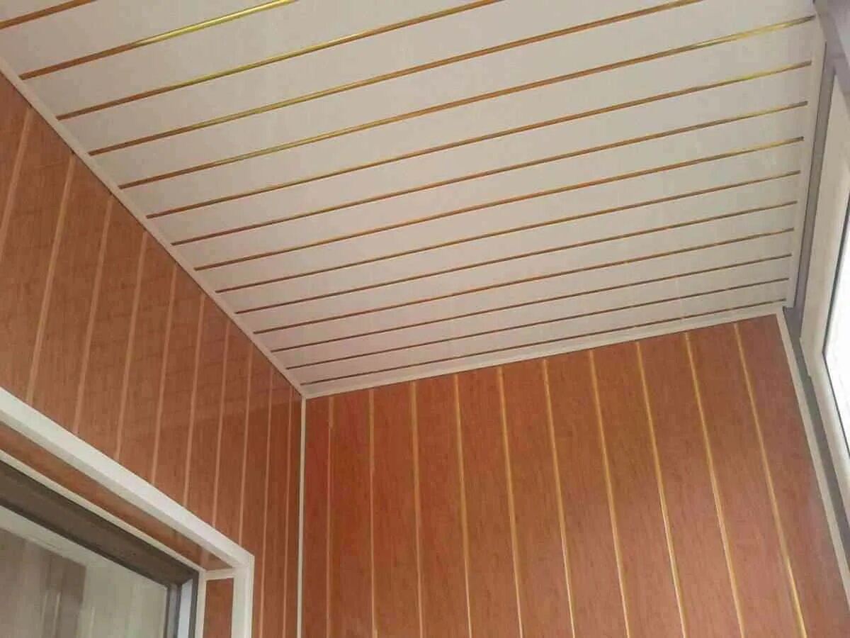 Пвх панели для потолка. Как обшить панелями. Обшивка стен пластиковыми панелями. Монтаж пвх потолка. Монтаж мдф панелей на стены.