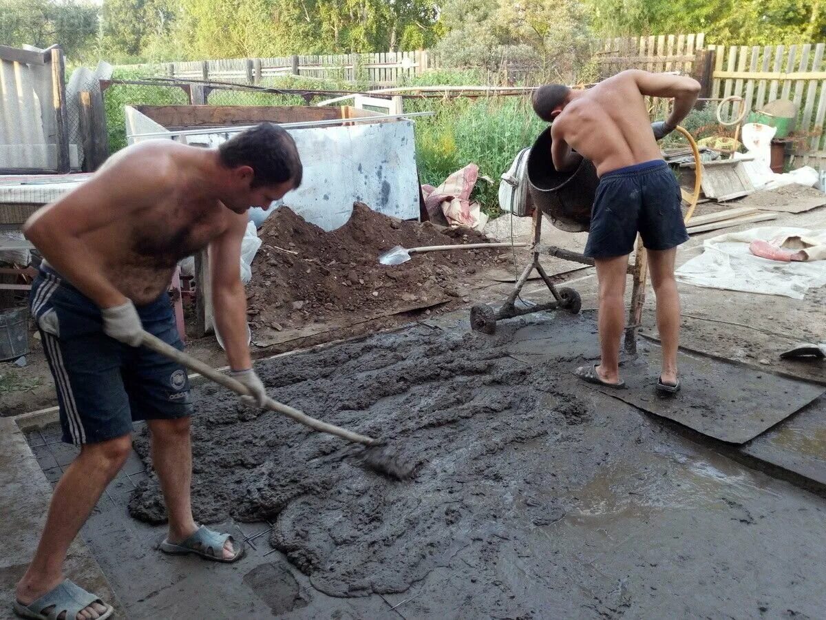 Перфоратор на стройке. Рабочий подсобник стройка. Ищу страителни работу. Слом работа снабженец. Строители в таганроге.