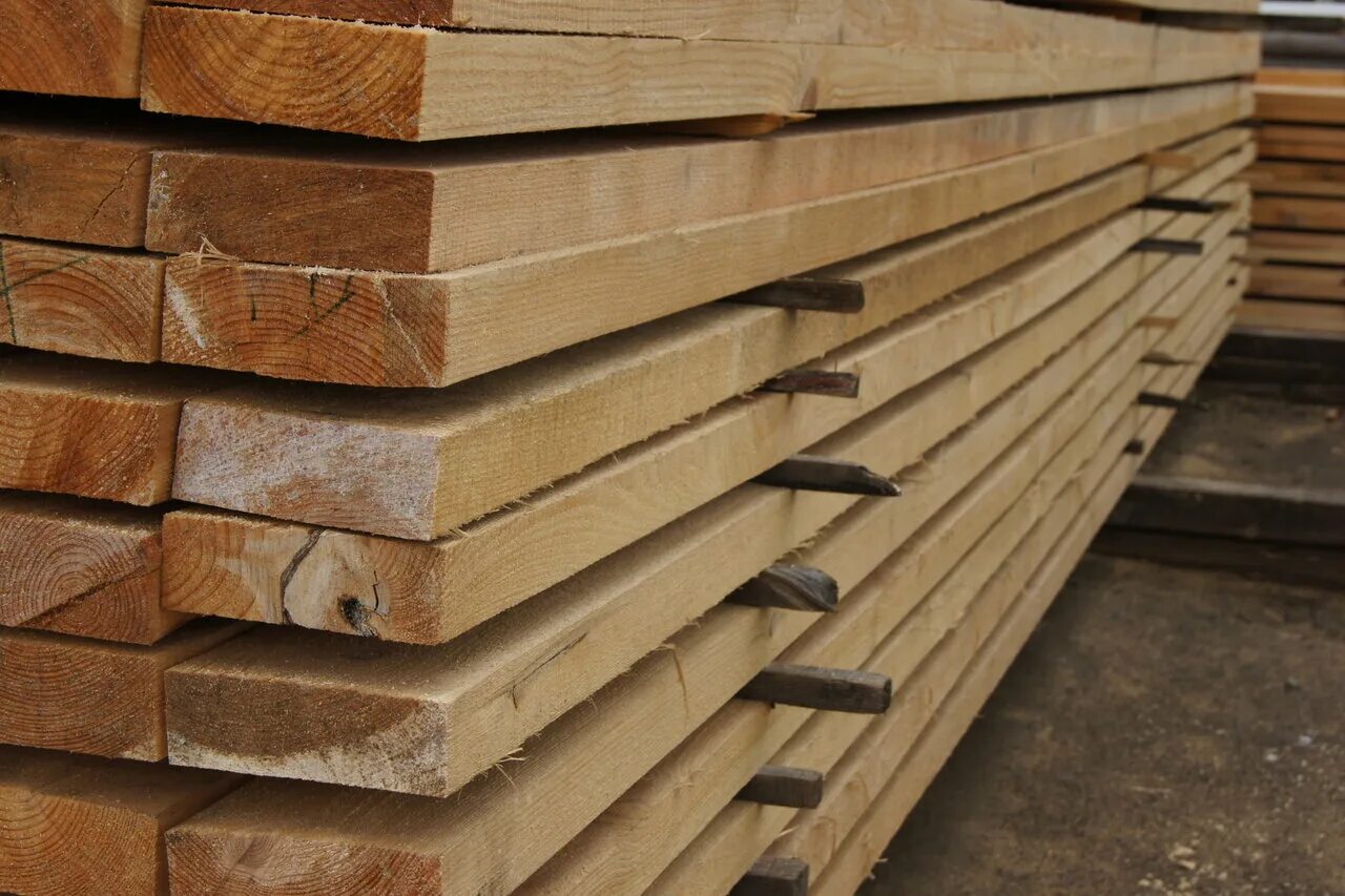 горбатый пиломатериал 6. профилированный брус деревообработка. велес-лес пиломатериалы. горбатый пиломатериал 6. доска 25х150.